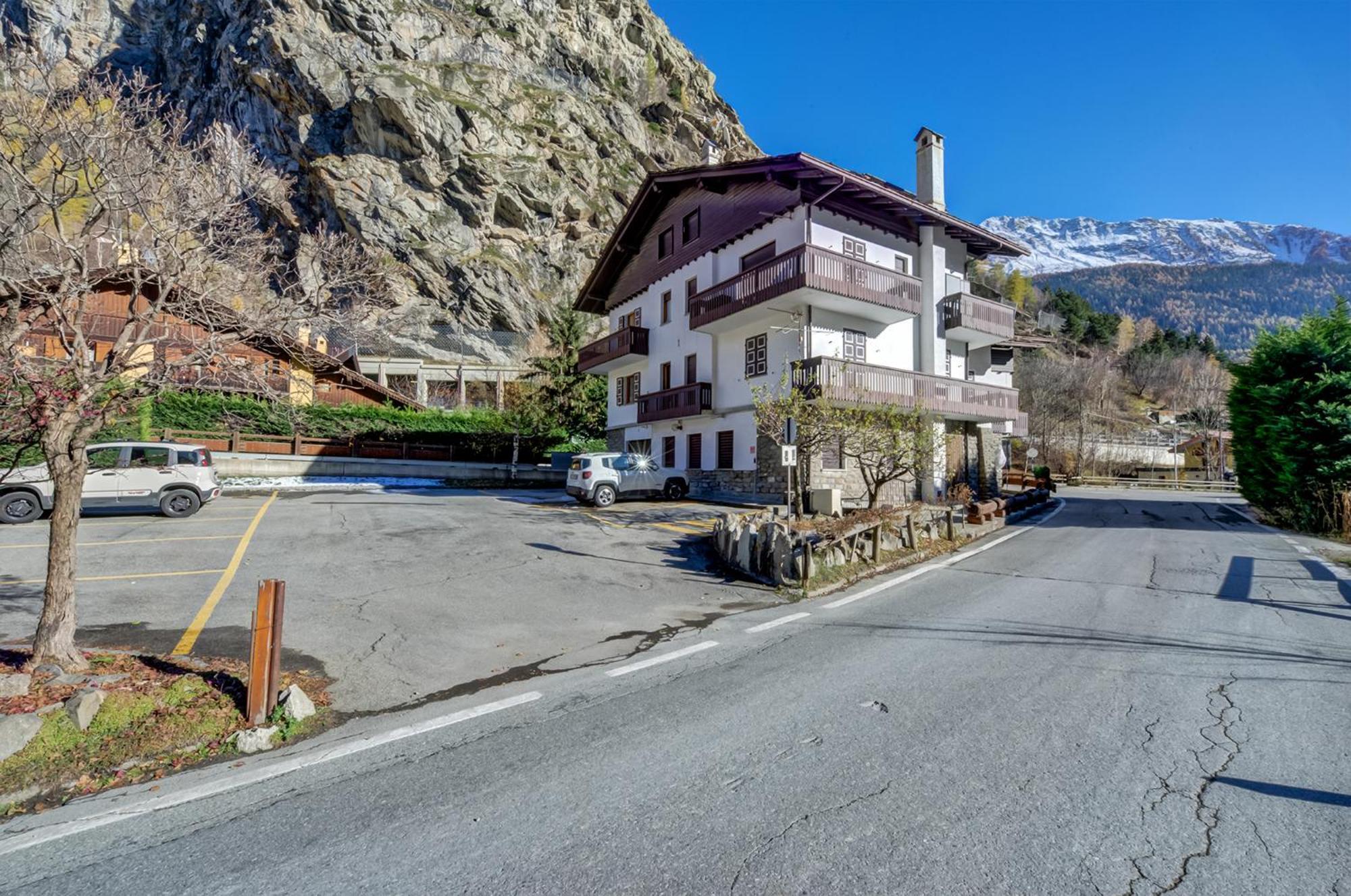 Casa Entreves - Ristrutturata Con Parcheggio Courmayeur Exterior photo